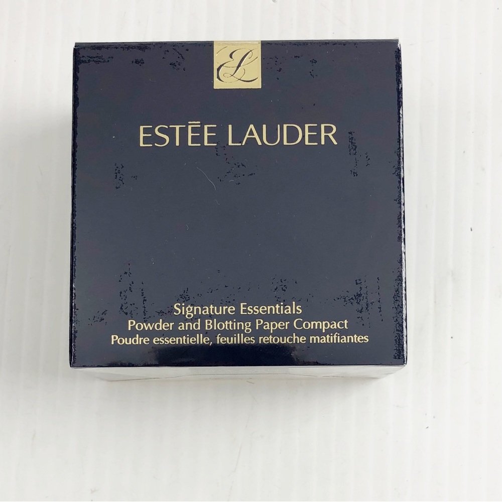 Estee Lauder Signature Essentials Powder and Blotting Paper Compact Sealed - Picture 1 of 4